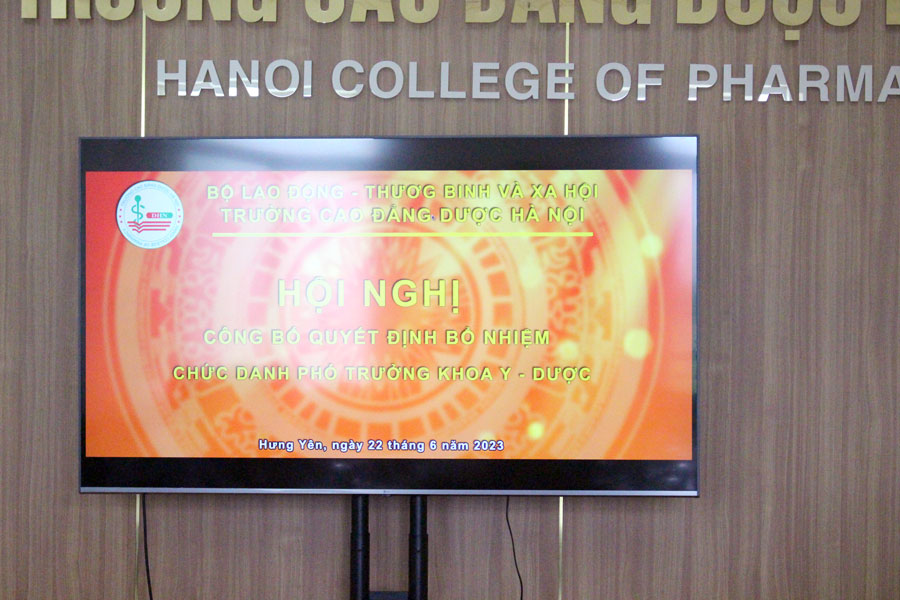 Hội nghị công bố chức danh phó trưởng khoa Y Dược Trường Cao đẳng Dược Hà Nội