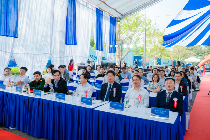 Buổi lễ có sự tham dự của toàn thể sinh viên, giảng viên cùng các vị đại biểu khách quý.