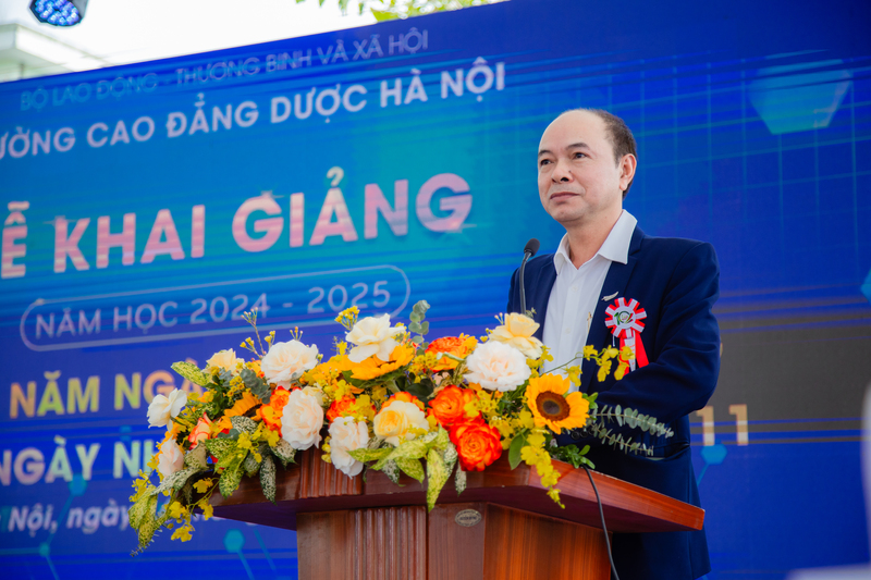  trường Cao đẳng Dược Hà Nội vinh dự chào đón sự có mặt của ông Đỗ Văn Giang