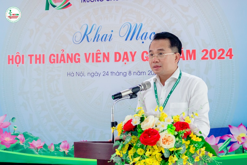 Ths. Đường Xuân Tùng Hiệu trưởng nhà trường phát biểu tại khai mạc