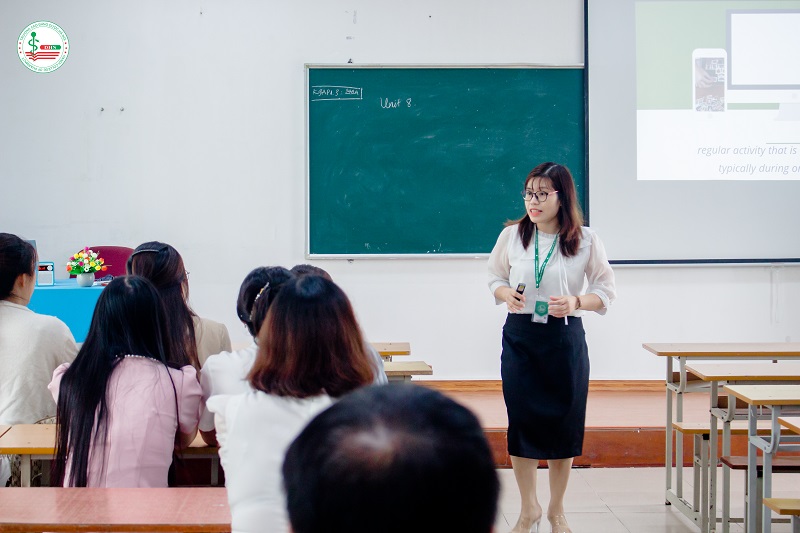 Thầy cô tham gia hội thi Giảng viên dạy giỏi năm 2024