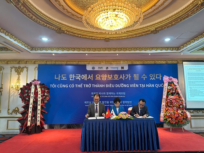 Lễ ký kết hợp tác 3 bên giữa Trường Cao đẳng Dược Hà Nội, Trường Đại học Seojeong (Hàn Quốc) và Công ty TNHH Giáo dục VISANG Vietnam