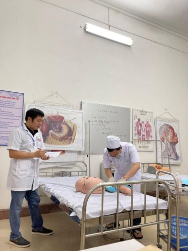 Trường Cao đẳng Dược Hà Nội tổ chức thi chạy trạm cho sinh viên tốt nghiệp 